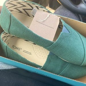 Stormy Green Tom’s Very Cute New Size 7